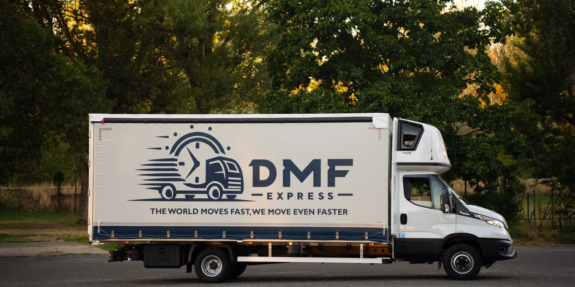 Fahrzeug von DMF Express auf einer europäischen Relation bei einem temperaturgeführten Transport